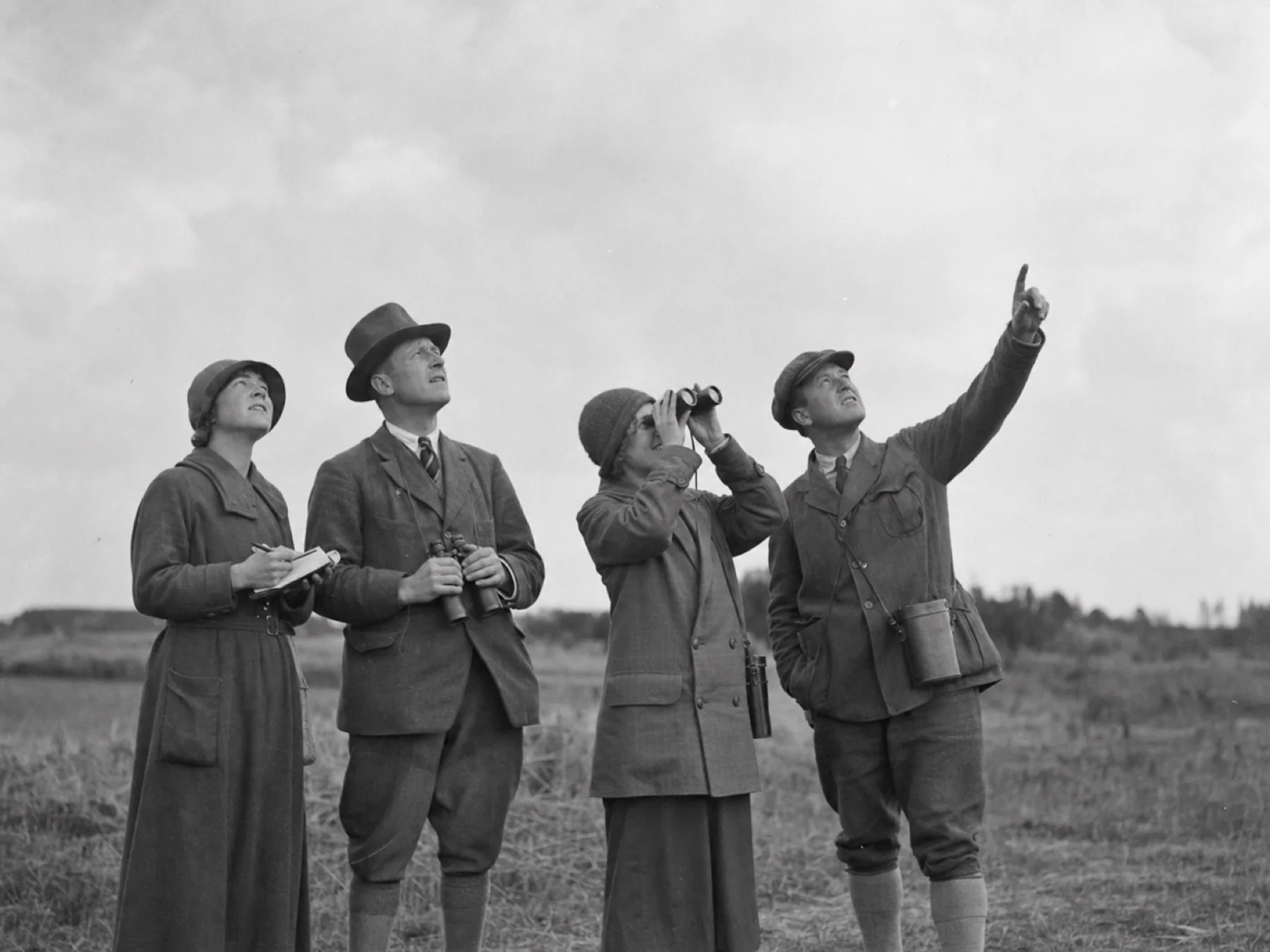 Fire danske skyobservatører i en mark i 1927